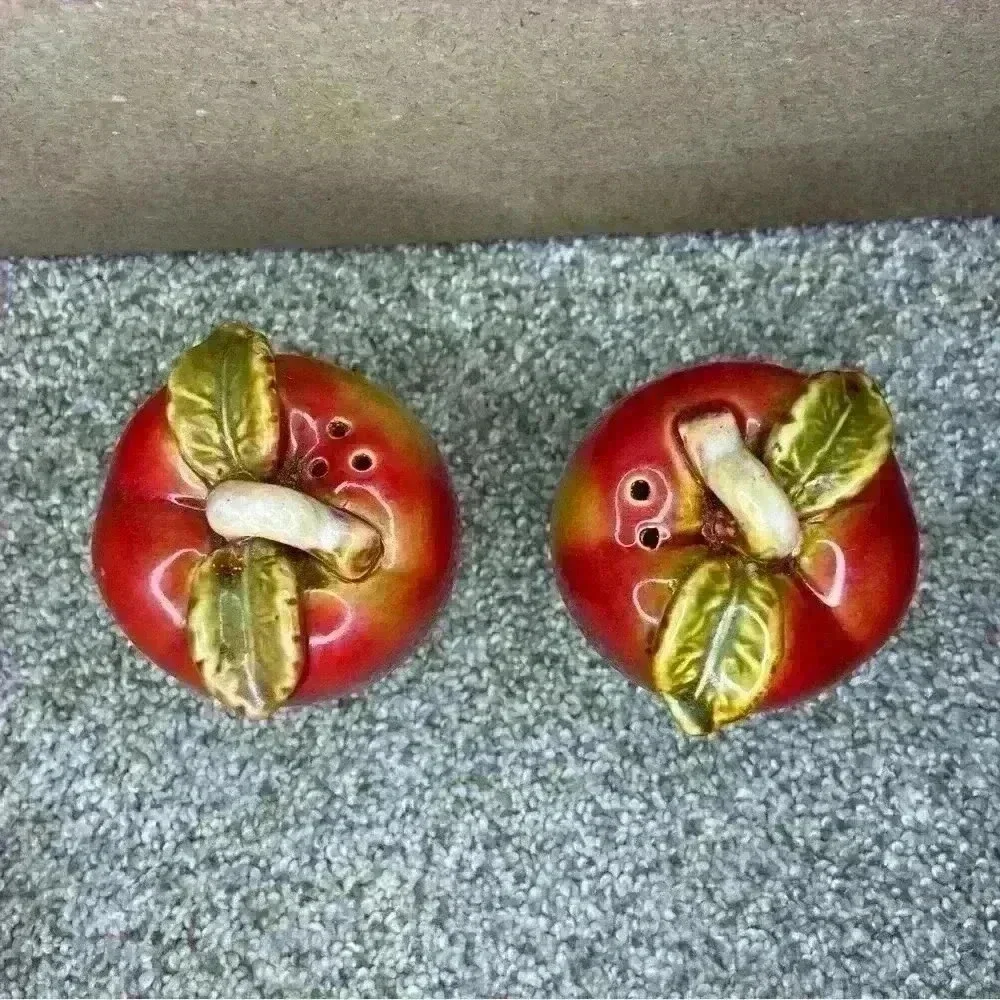 Vintage apple salt‎ and pepper shakers Cottage Core